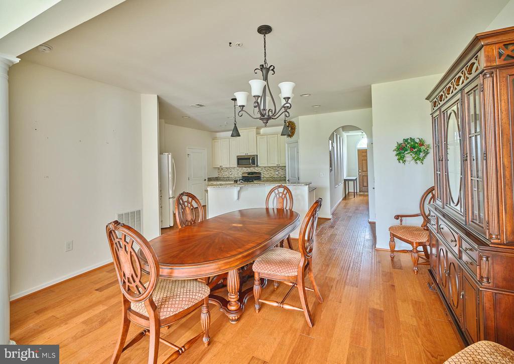 1047 ARBOUR LANE