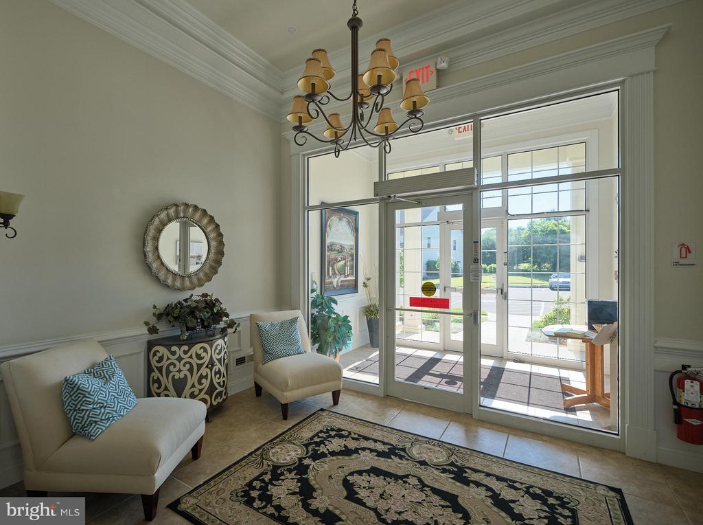 1047 ARBOUR LANE