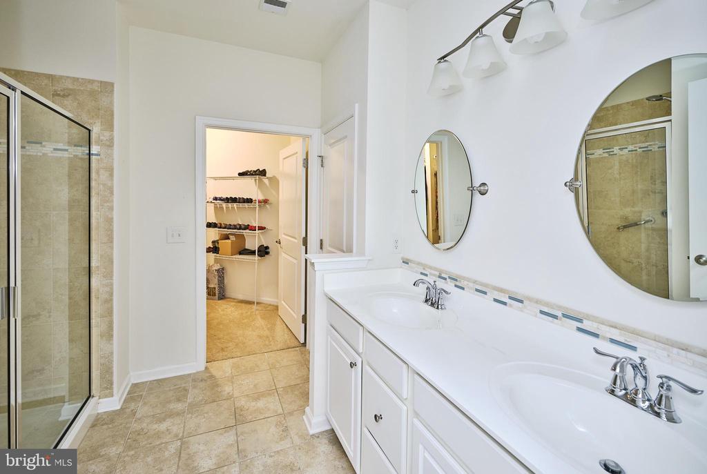 1047 ARBOUR LANE