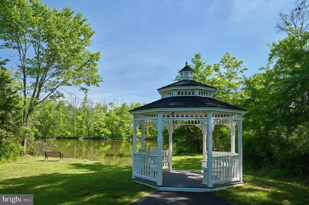 1047 ARBOUR LANE
