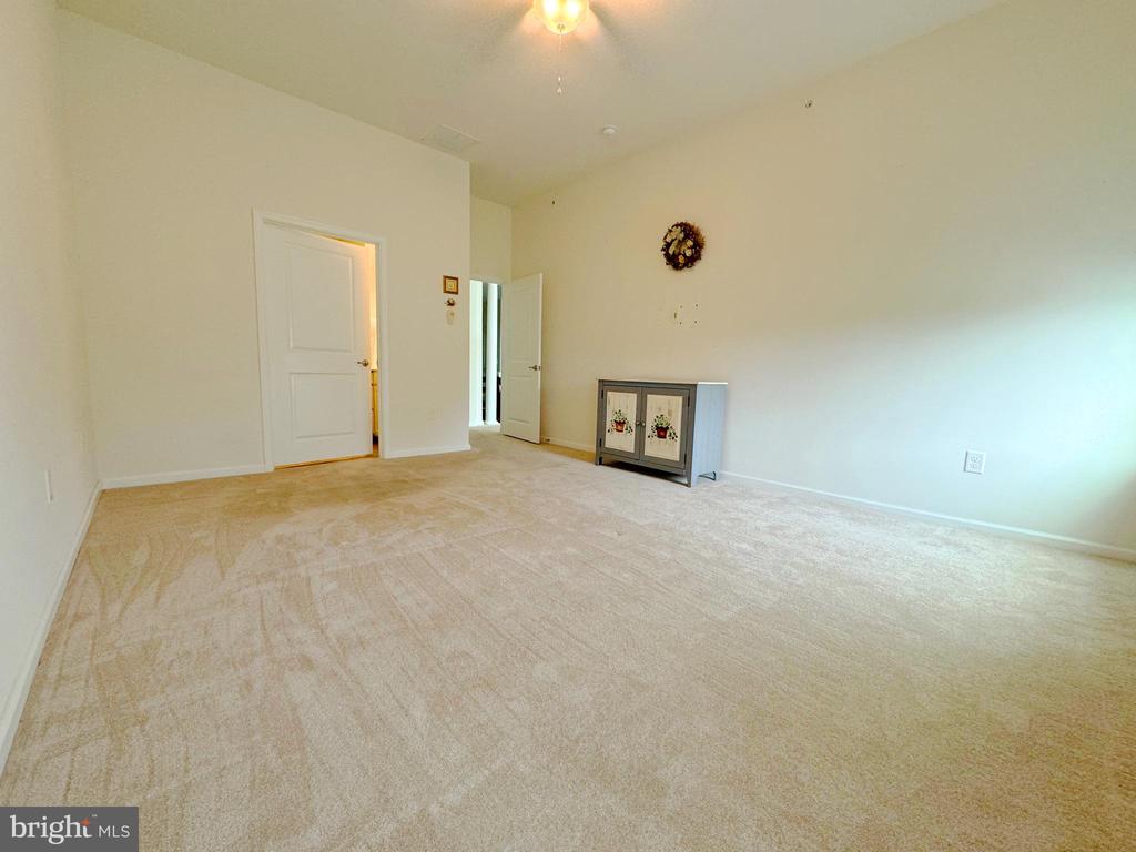 1047 ARBOUR LANE
