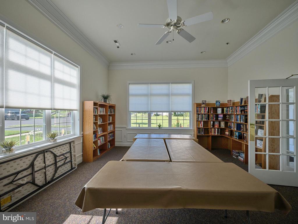 1047 ARBOUR LANE