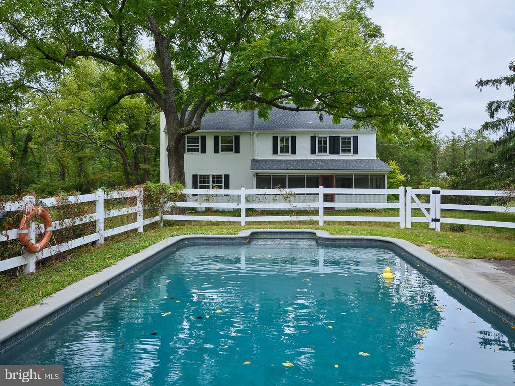 654 HARRISBURG SCHOOL ROAD
