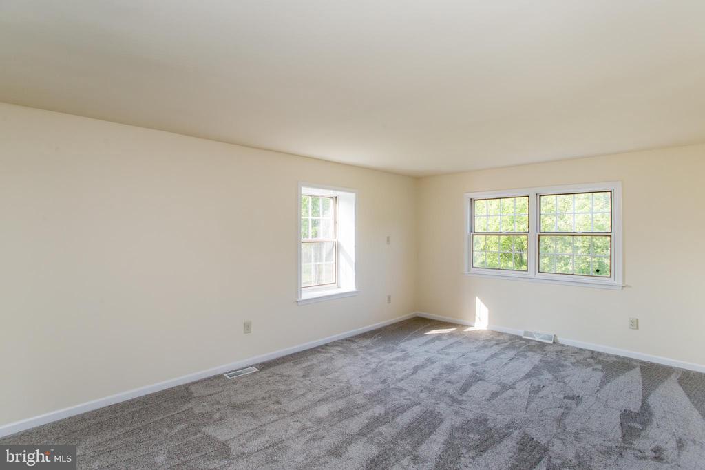 275 PARK DRIVE W