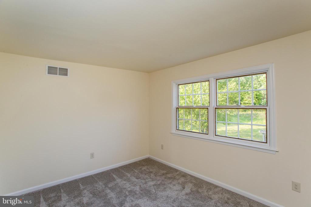 275 PARK DRIVE W