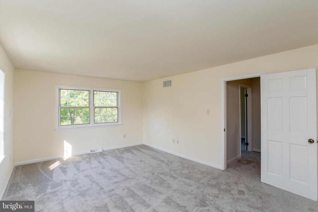 275 PARK DRIVE W
