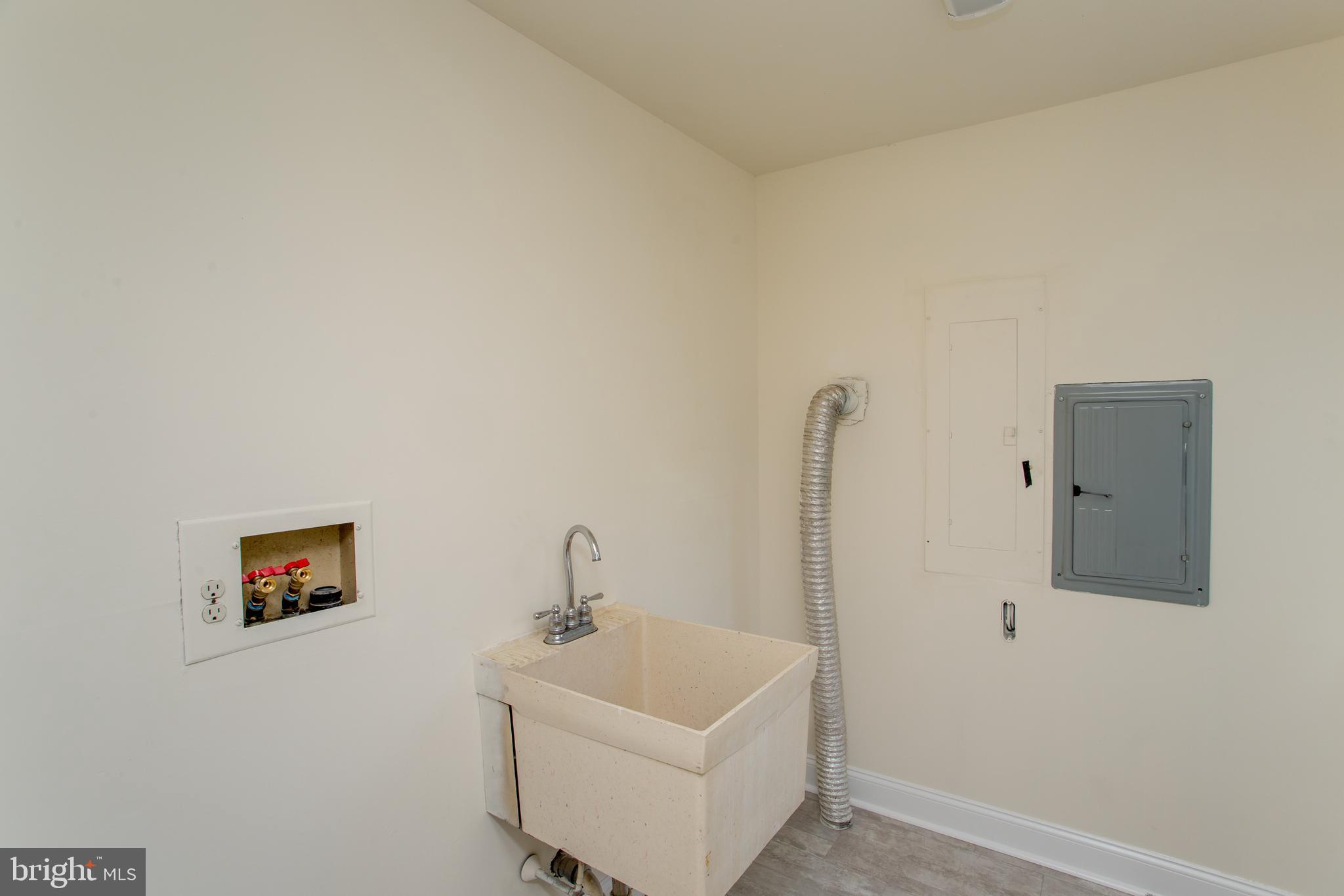 275 PARK DRIVE W