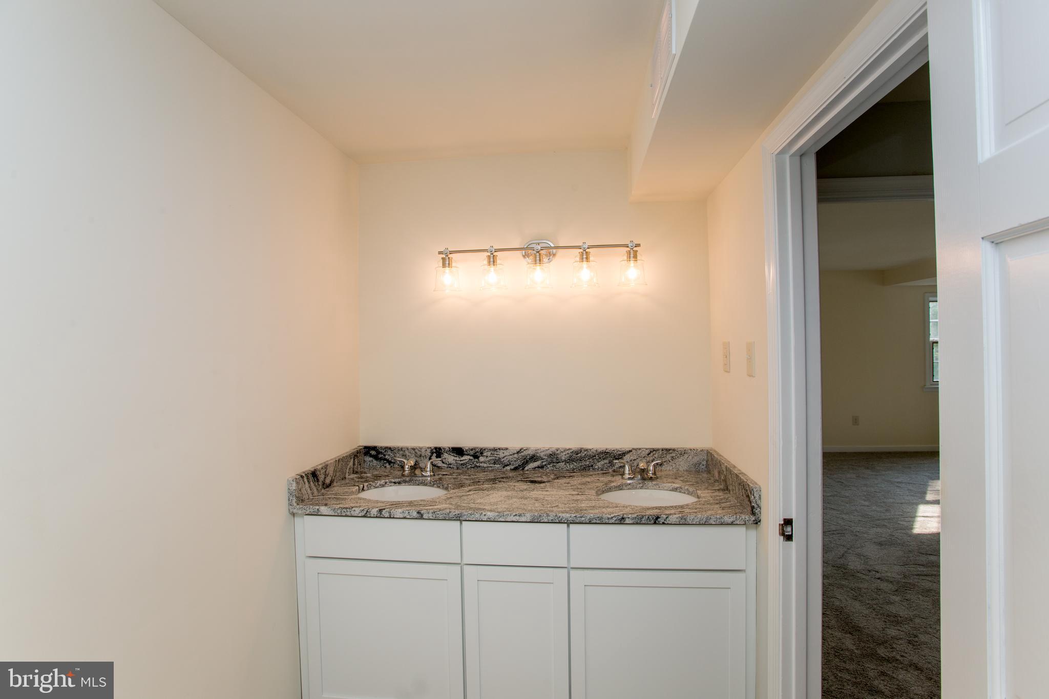 275 PARK DRIVE W