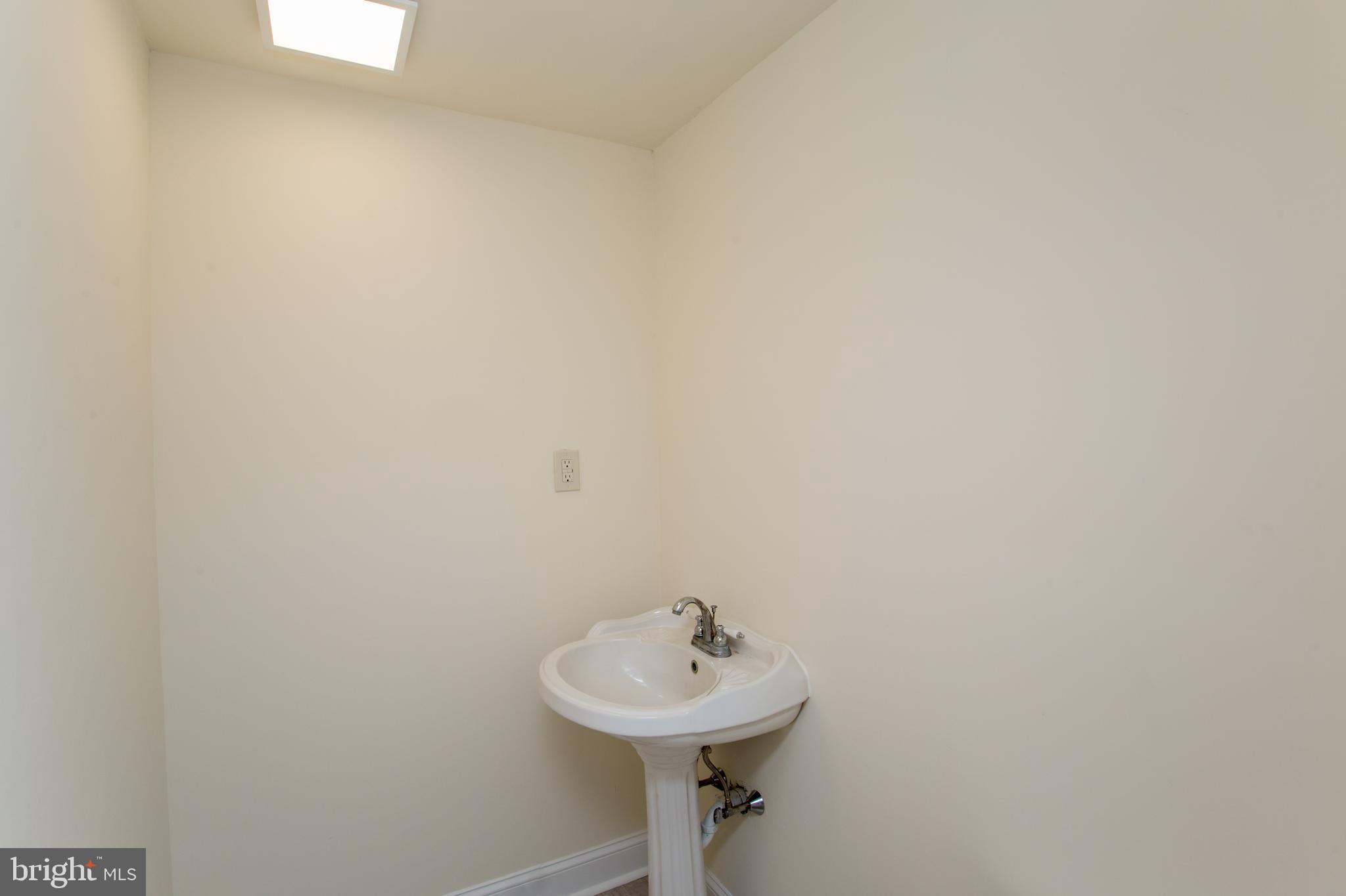 275 PARK DRIVE W