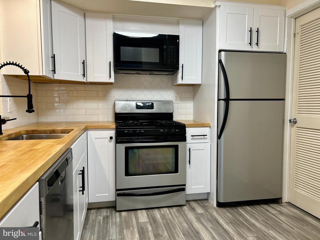 1407 SOCIETY PLACE 1
