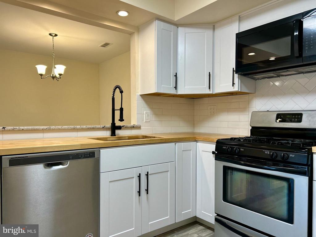 1407 SOCIETY PLACE 1