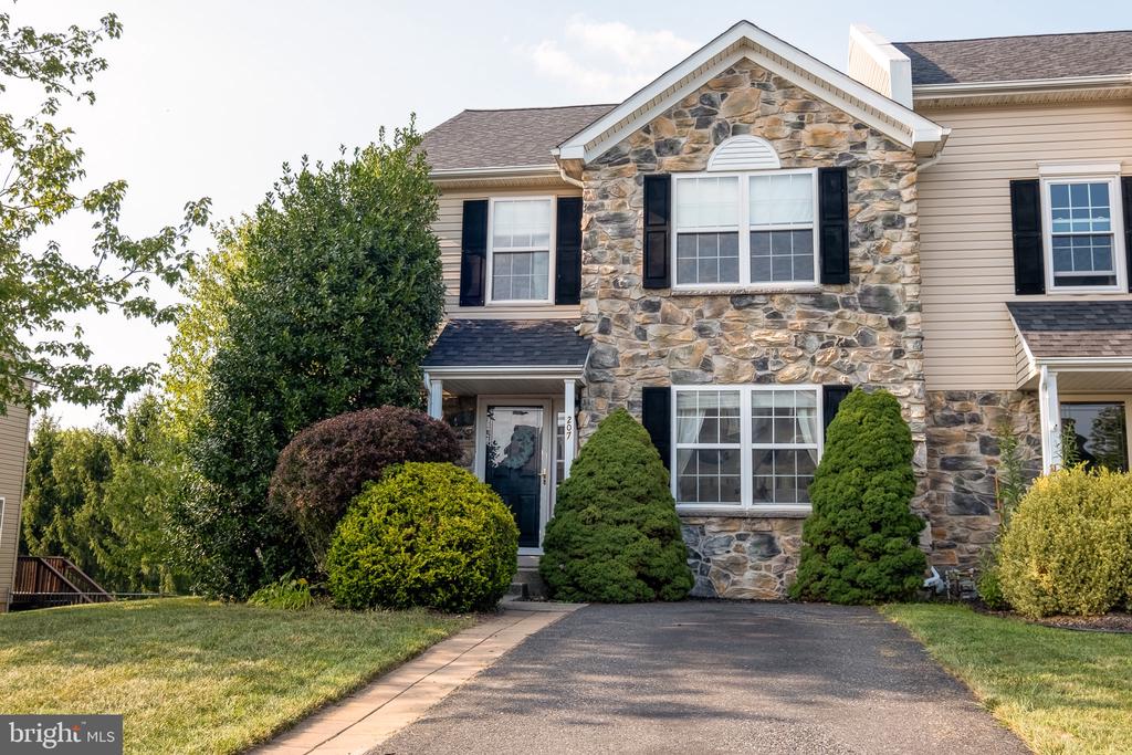 207 WINDSOR COURT