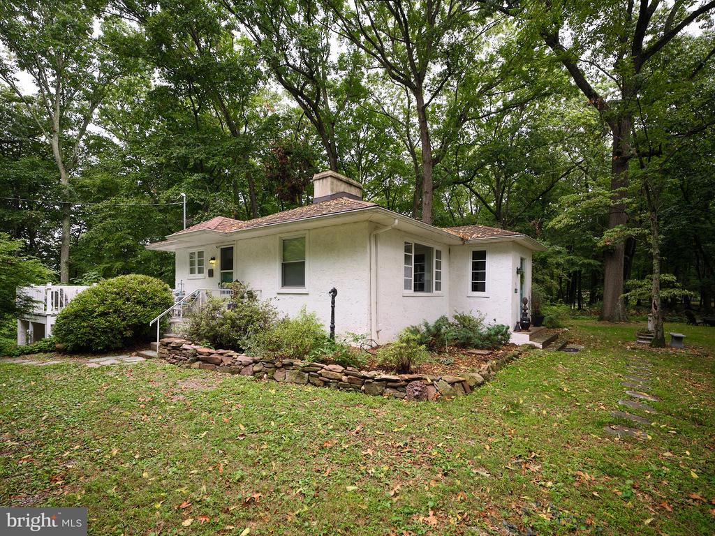 6832 UPPER YORK ROAD