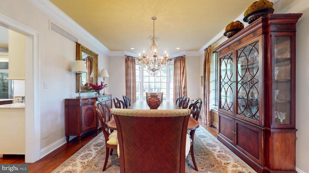 3 SPRUCEFIELD COURT