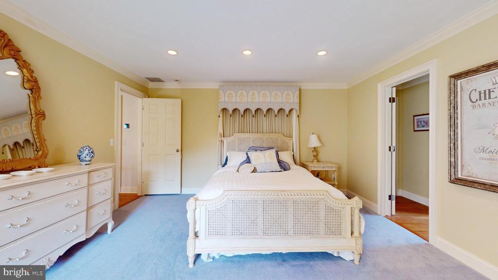 3 SPRUCEFIELD COURT