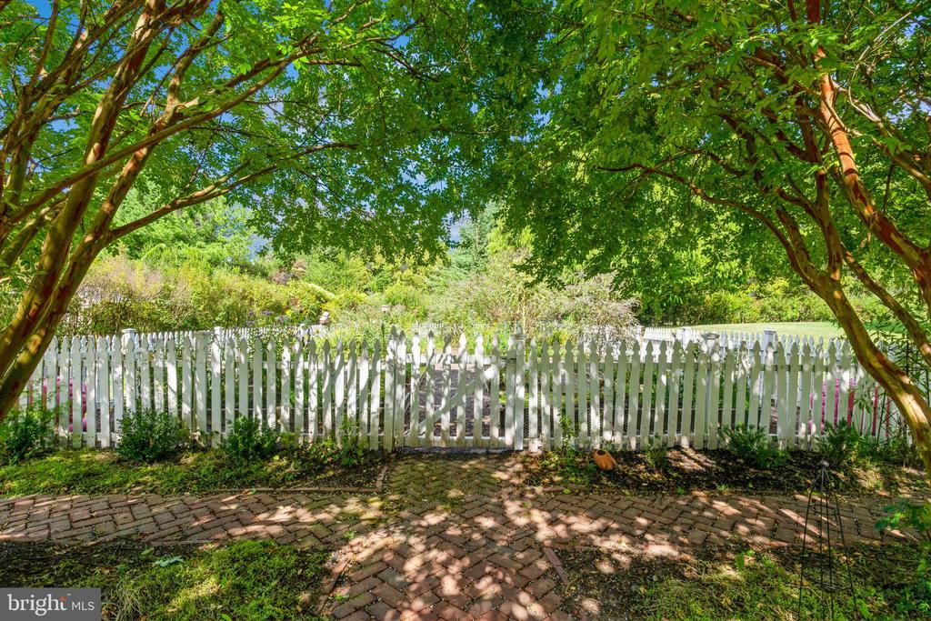 3 SPRUCEFIELD COURT