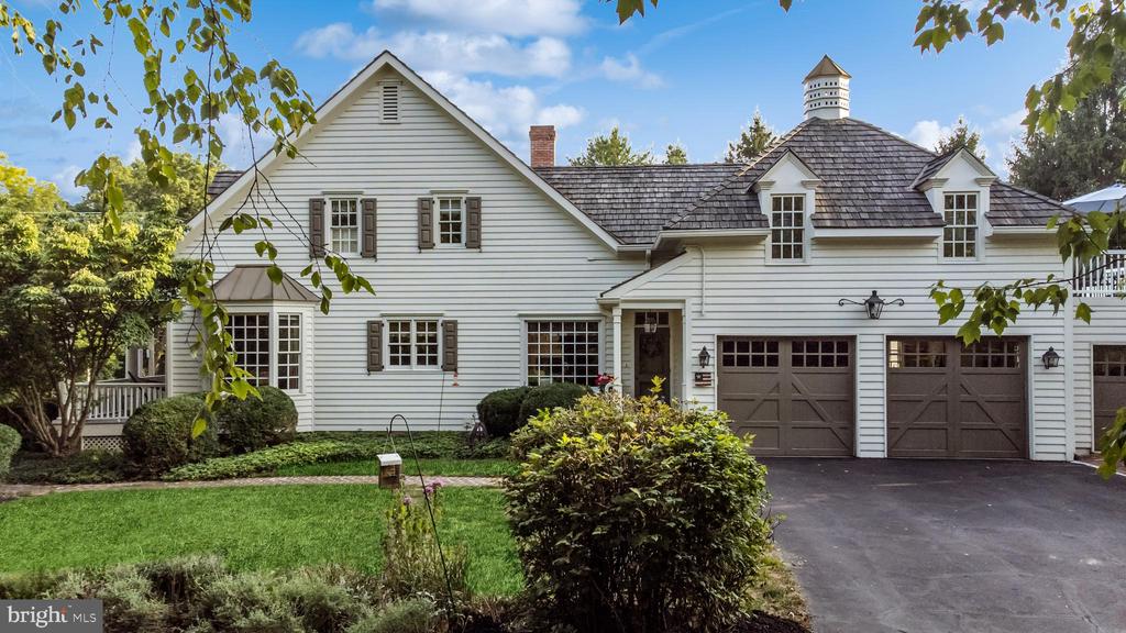 3 SPRUCEFIELD COURT