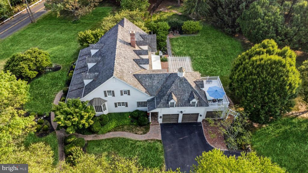 3 SPRUCEFIELD COURT