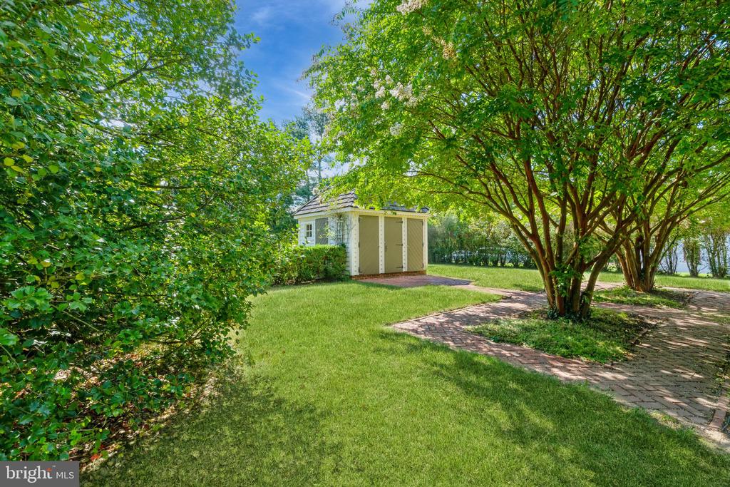 3 SPRUCEFIELD COURT