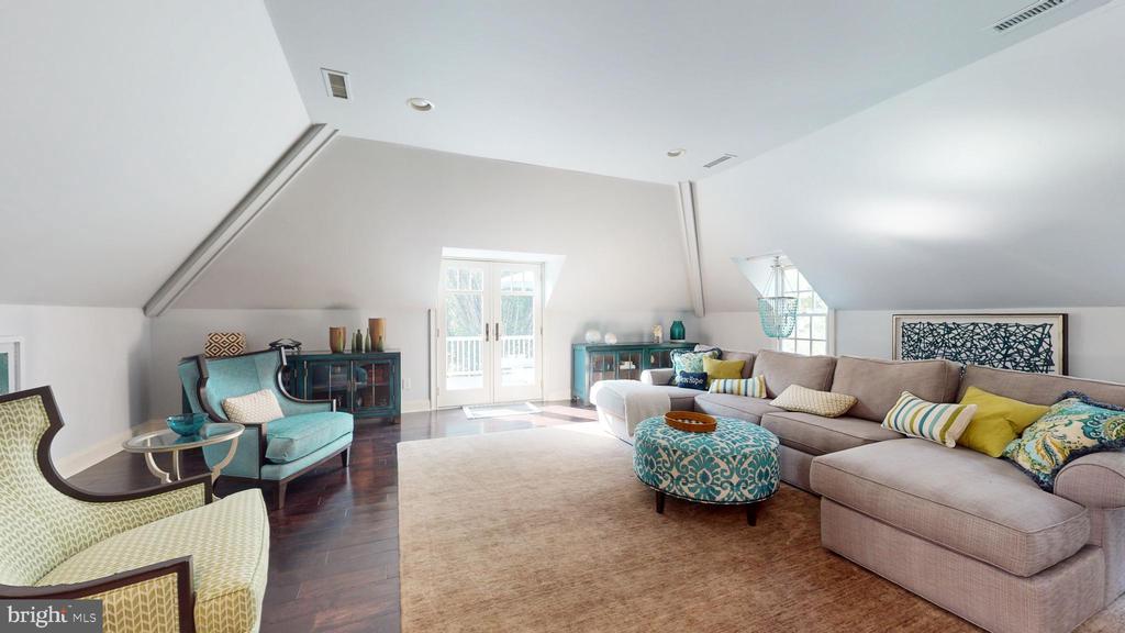 3 SPRUCEFIELD COURT