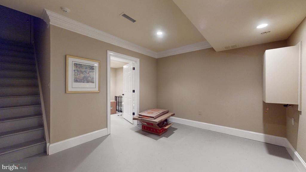 3 SPRUCEFIELD COURT