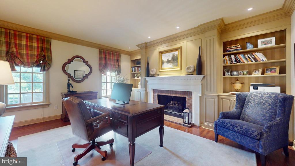 3 SPRUCEFIELD COURT