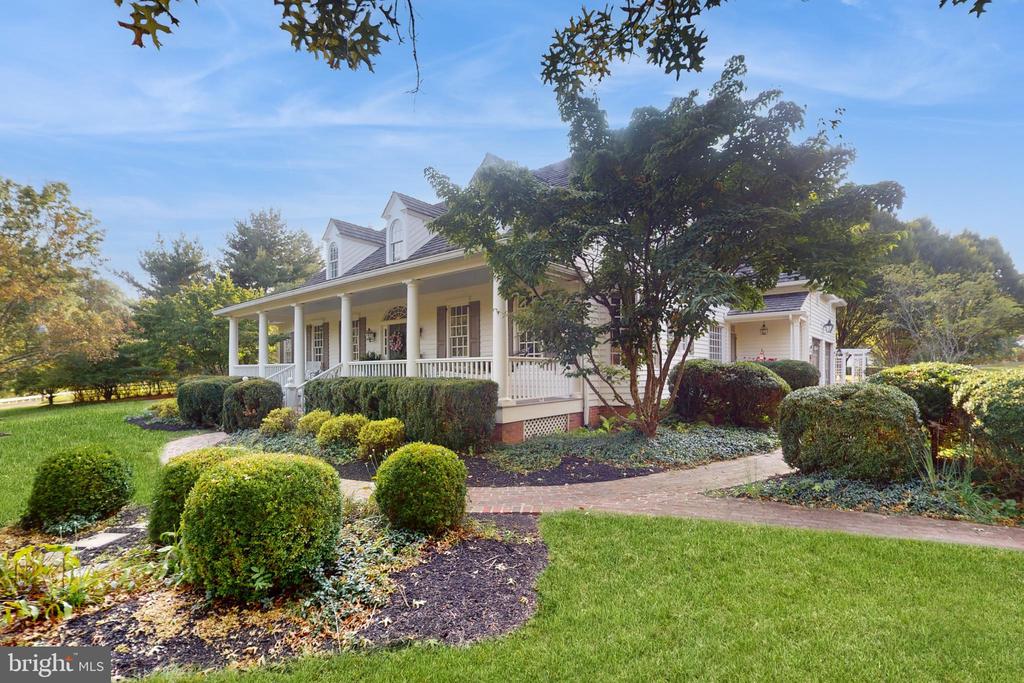 3 SPRUCEFIELD COURT