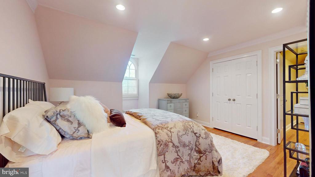3 SPRUCEFIELD COURT