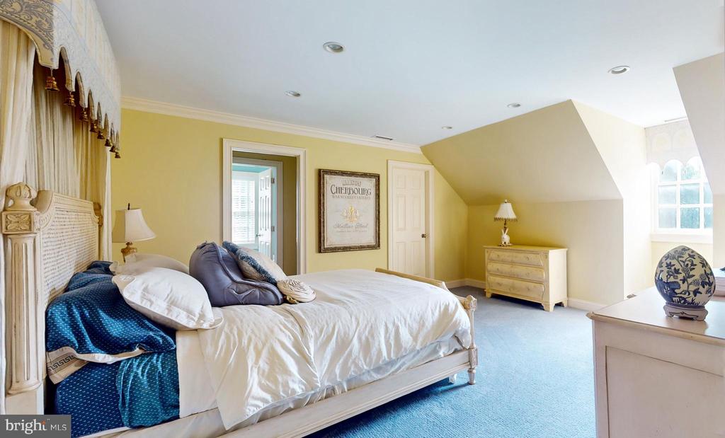 3 SPRUCEFIELD COURT