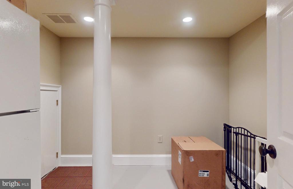 3 SPRUCEFIELD COURT