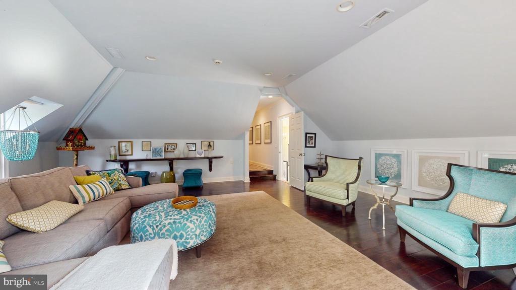 3 SPRUCEFIELD COURT