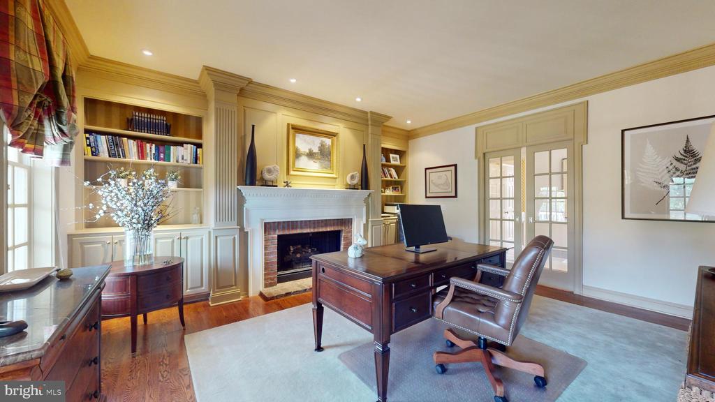 3 SPRUCEFIELD COURT