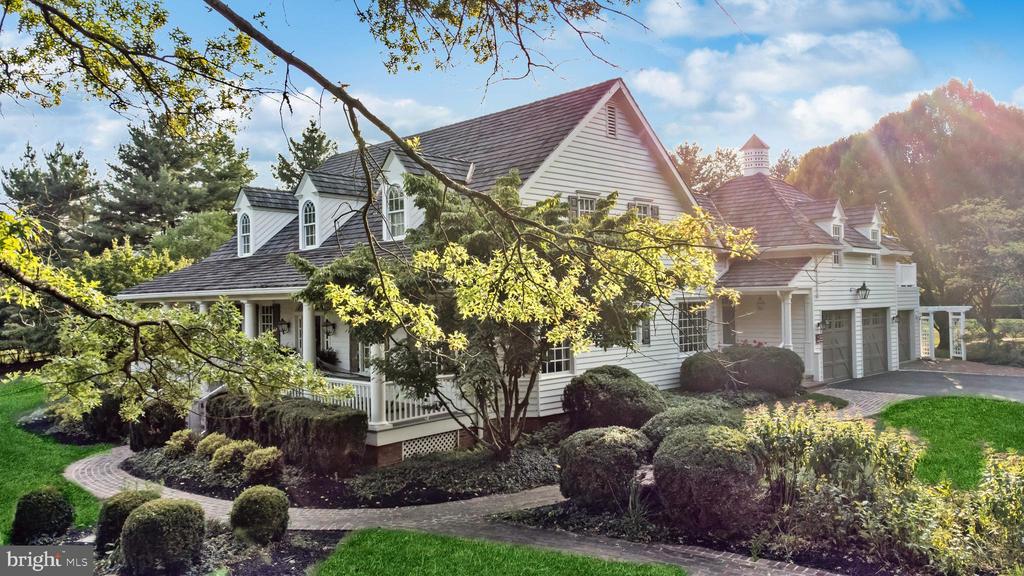 3 SPRUCEFIELD COURT