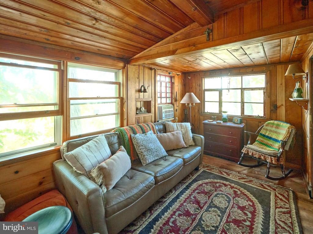 563 E DARK HOLLOW ROAD 245 KYLE LN