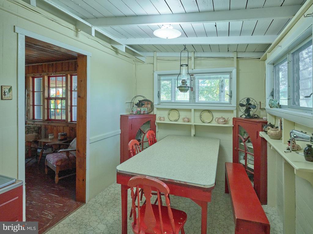 563 E DARK HOLLOW ROAD 245 KYLE LN