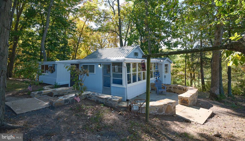 563 E DARK HOLLOW ROAD 245 KYLE LN