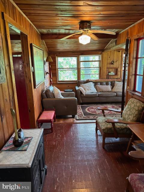 563 E DARK HOLLOW ROAD 245 KYLE LN