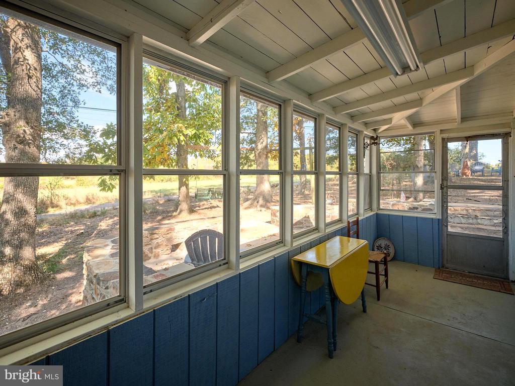 563 E DARK HOLLOW ROAD 245 KYLE LN