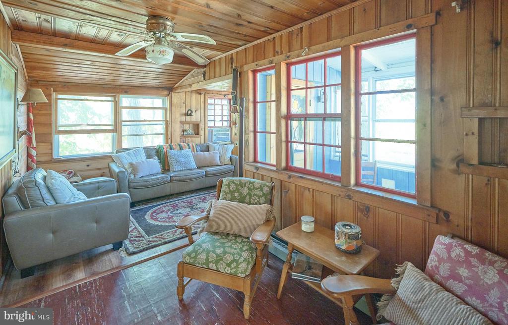 563 E DARK HOLLOW ROAD 245 KYLE LN