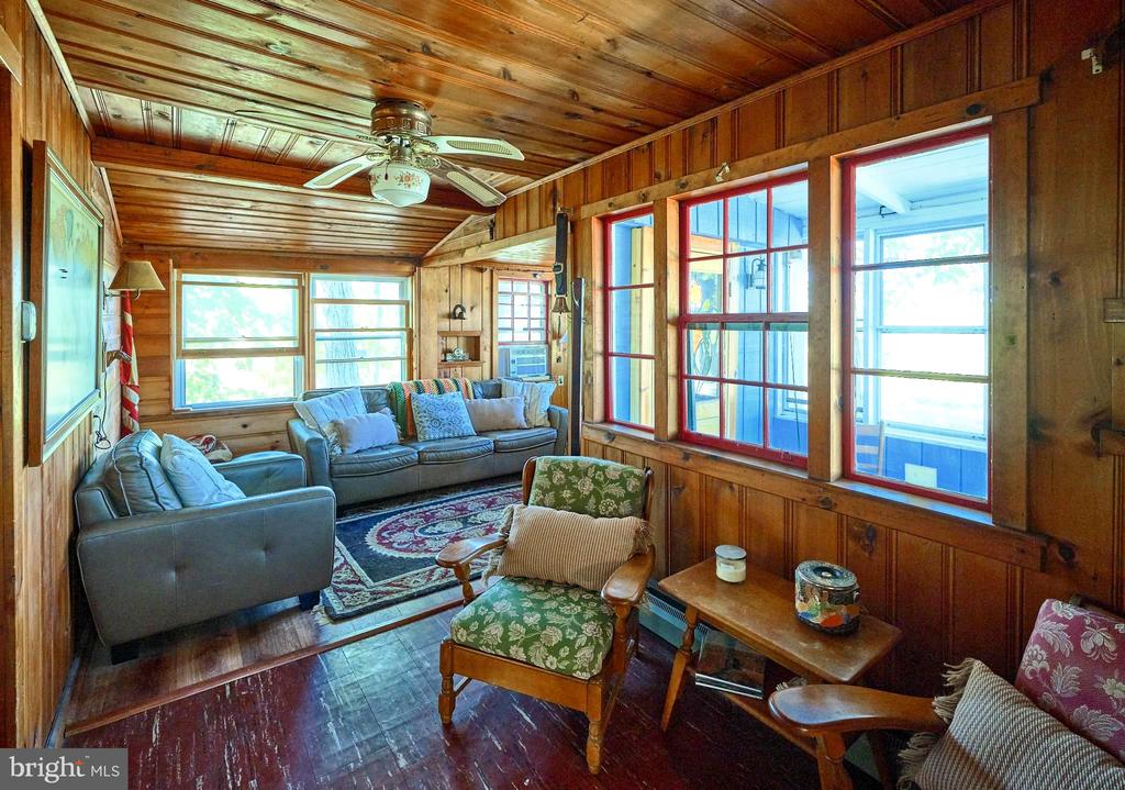 563 E DARK HOLLOW ROAD 245 KYLE LN