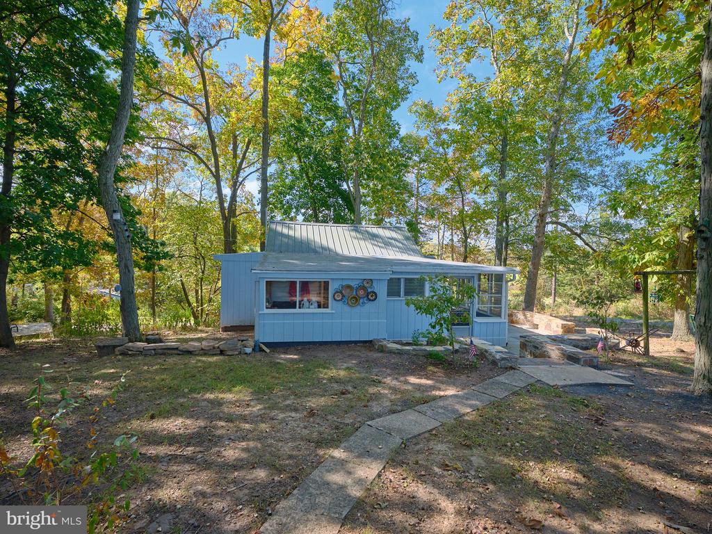 563 E DARK HOLLOW ROAD 245 KYLE LN