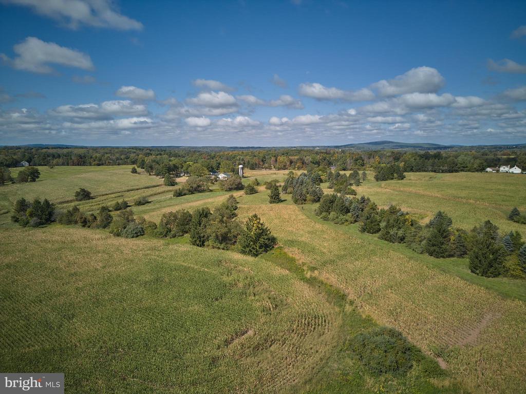 563 E DARK HOLLOW ROAD 245 KYLE LN
