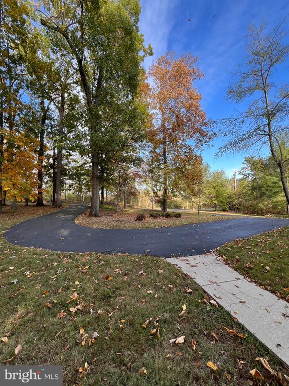 1086 CREAMERY ROAD