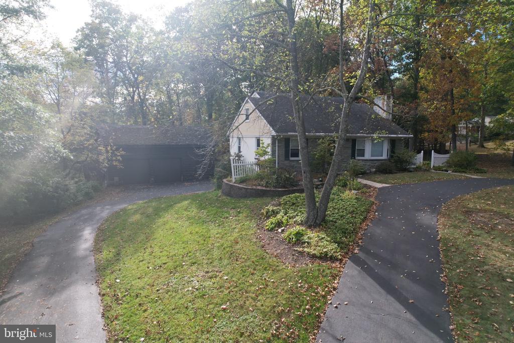 1086 CREAMERY ROAD
