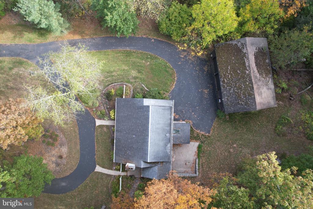 1086 CREAMERY ROAD