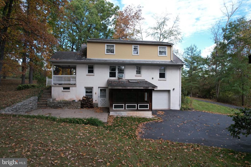 1086 CREAMERY ROAD
