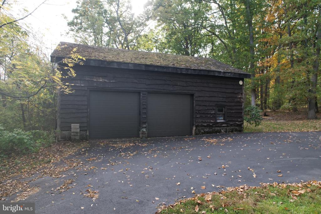 1086 CREAMERY ROAD