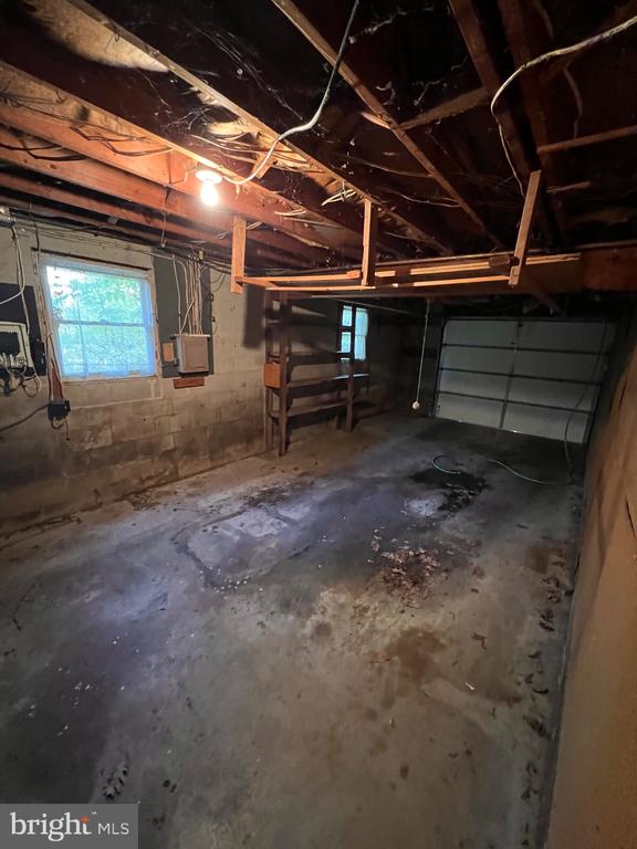 1086 CREAMERY ROAD