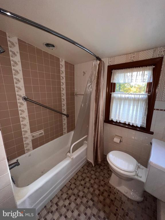 1086 CREAMERY ROAD