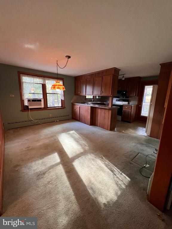 1086 CREAMERY ROAD